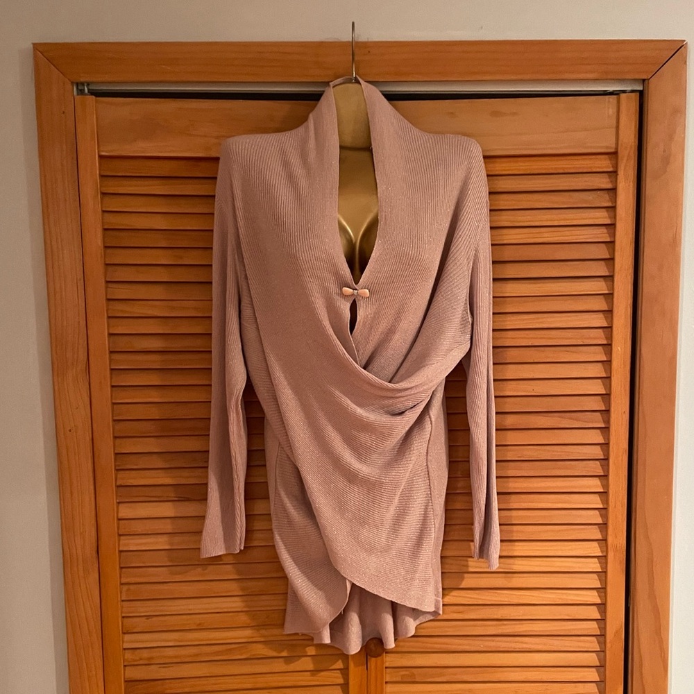 Jennifer lopes nwt size large glittery nude / pink ish jumper